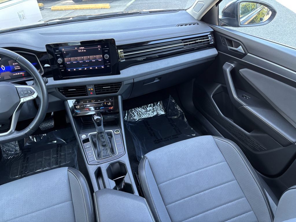 Used 2025 Volkswagen Jetta SE FWD image 20