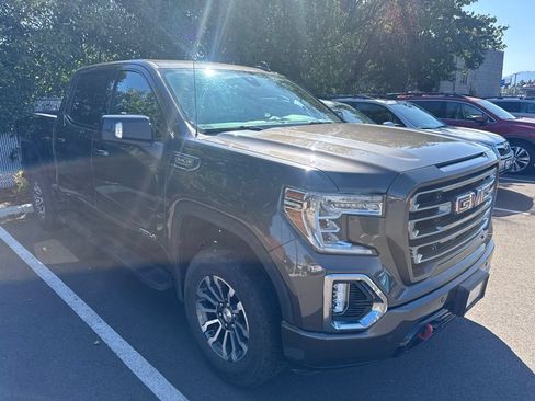 Used 2020 GMC Sierra 1500 AT4 w/ AT4 Premium Package AWD/4WD image 4