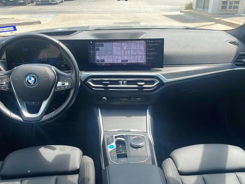 Used 2023 BMW i4 eDrive35 w/ Premium Package RWD image 9