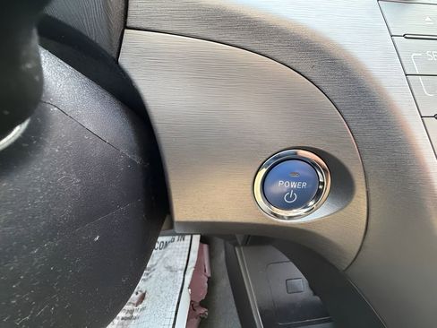 Used 2015 Toyota Prius Three image 19