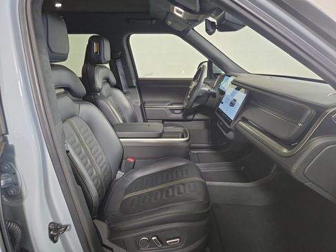 Used 2025 Rivian R1S Adventure AWD/4WD image 24