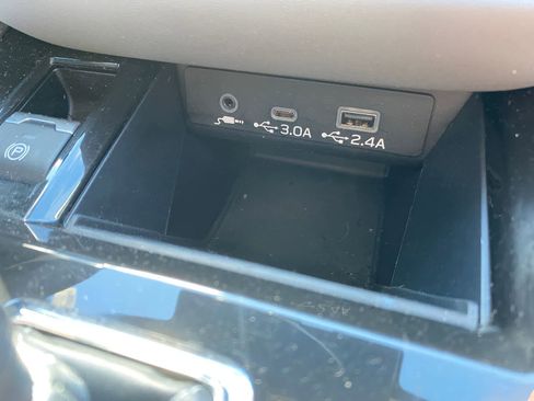 Used 2023 Subaru Outback Premium image 32