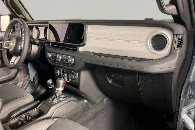 Used 2026 Jeep Wrangler Unlimited Sahara AWD/4WD image 23