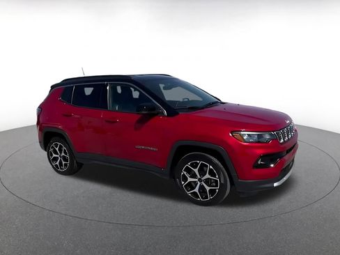 Used 2025 Jeep Compass Limited AWD/4WD image 2