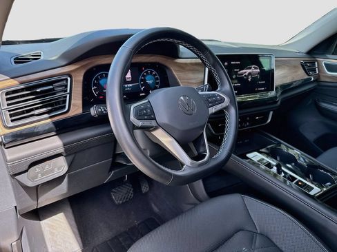 Used 2024 Volkswagen Atlas SE w/ Black Wheel Package FWD image 10