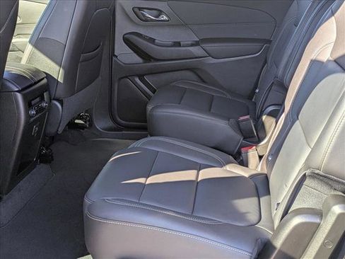 Used 2023 Chevrolet Traverse LT image 15