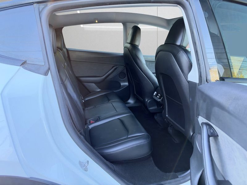 Used 2022 Tesla Model Y Long Range AWD/4WD image 12