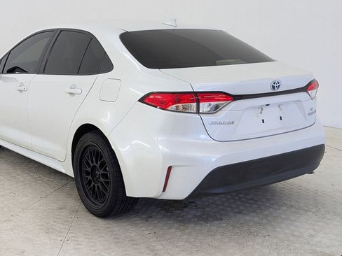 Used 2024 Toyota Corolla LE image 3