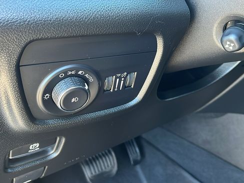 Used 2023 Jeep Grand Cherokee Limited w/ Luxury Tech Group II image 27