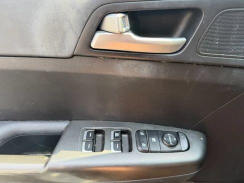 Used 2021 Kia Sportage LX AWD/4WD image 15