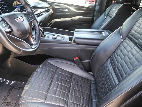 Used 2024 Cadillac Escalade ESV Sport Platinum w/ LPO, ONYX Package AWD/4WD image 17