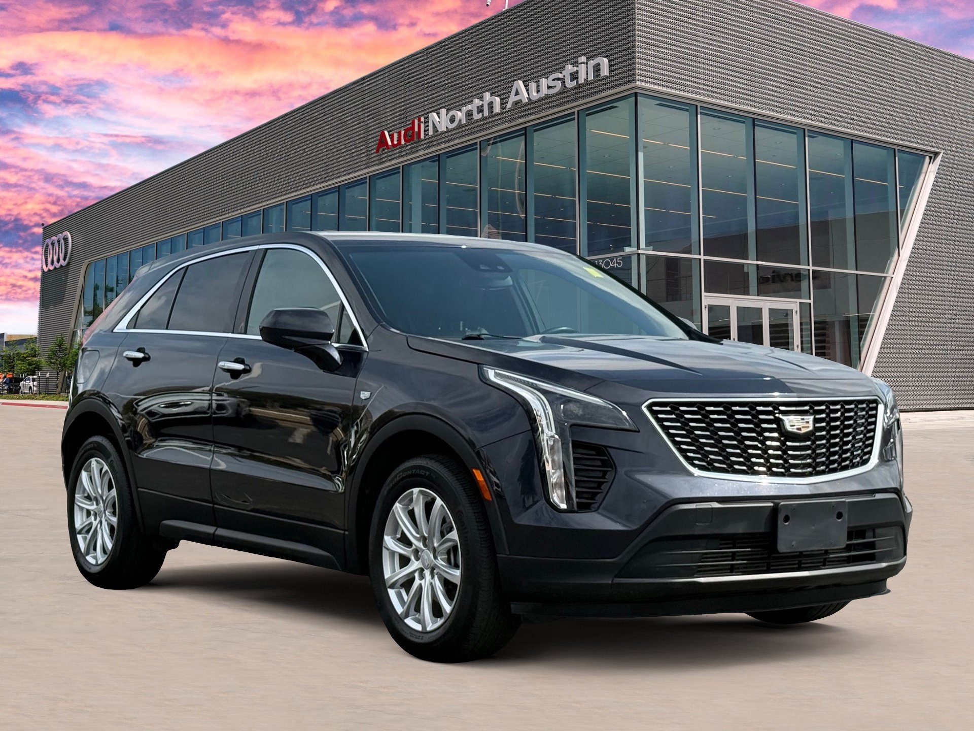 Used 2023 Cadillac XT4 Luxury w/ Cold Weather Package FWD image 5