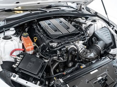 Used 2018 Chevrolet Camaro ZL1 RWD image 31