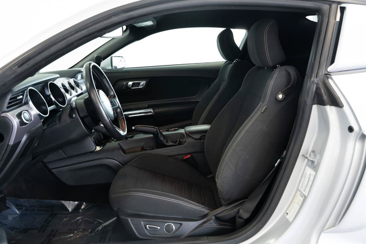 Used 2017 Ford Mustang Coupe RWD image 11