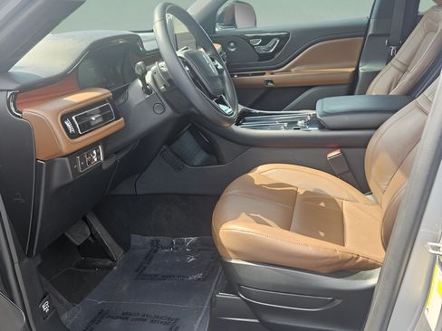 Used 2022 Lincoln Aviator Reserve w/ Equipment Group 201A RWD image 10