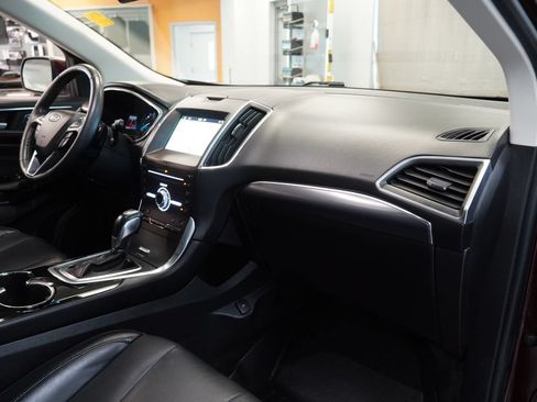 Used 2017 Ford Edge Titanium w/ Equipment Group 301A AWD/4WD image 38