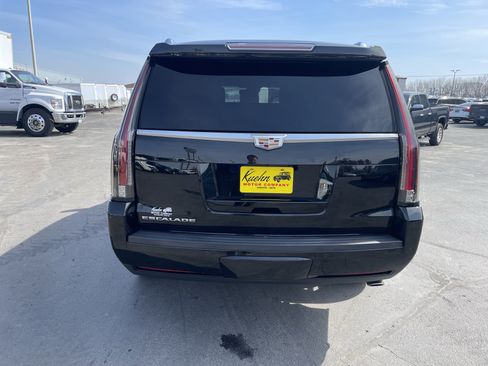 Used 2016 Cadillac Escalade Platinum AWD/4WD image 7