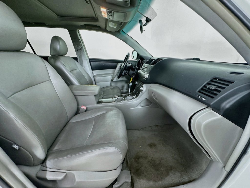 Used 2010 Toyota Highlander SE AWD/4WD image 30