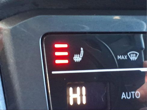 Certified 2023 Volkswagen Tiguan SE R-Line image 20