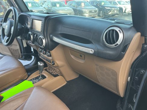 Used 2015 Jeep Wrangler Unlimited Sahara w/ Mopar Chrome Edition Group AWD/4WD image 36