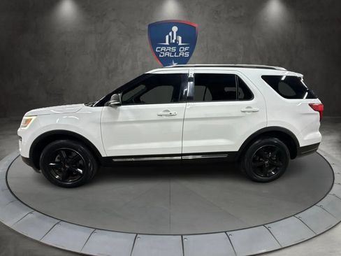 Used 2019 Ford Explorer XLT w/ Equipment Group 201A FWD image 2