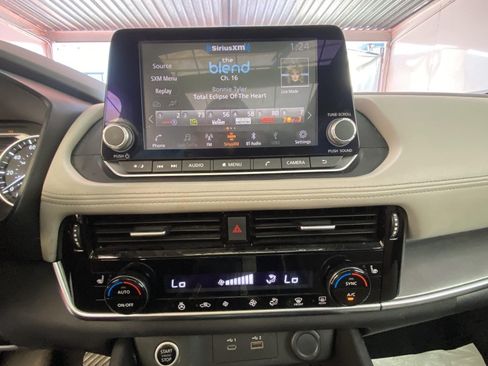 Used 2021 Nissan Rogue SV w/ Premium Package AWD/4WD image 23