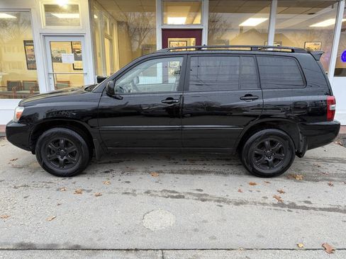 Used 2007 Toyota Highlander 4WD V6 w/ 3rd Row image 1