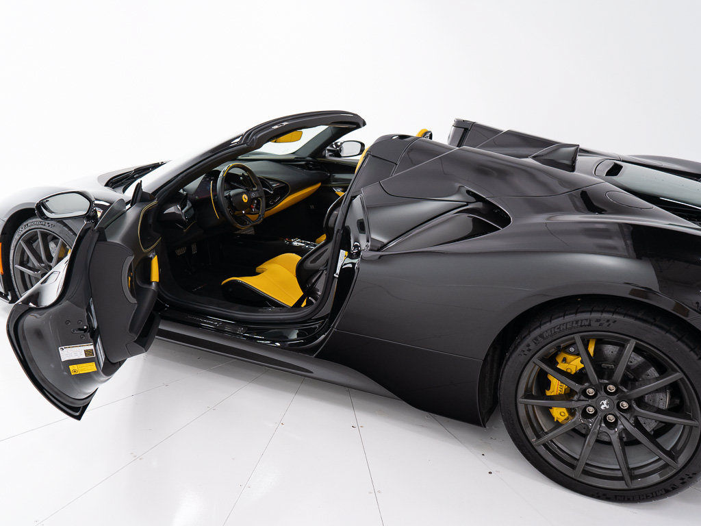 Used 2022 Ferrari SF90 Spider AWD/4WD image 17