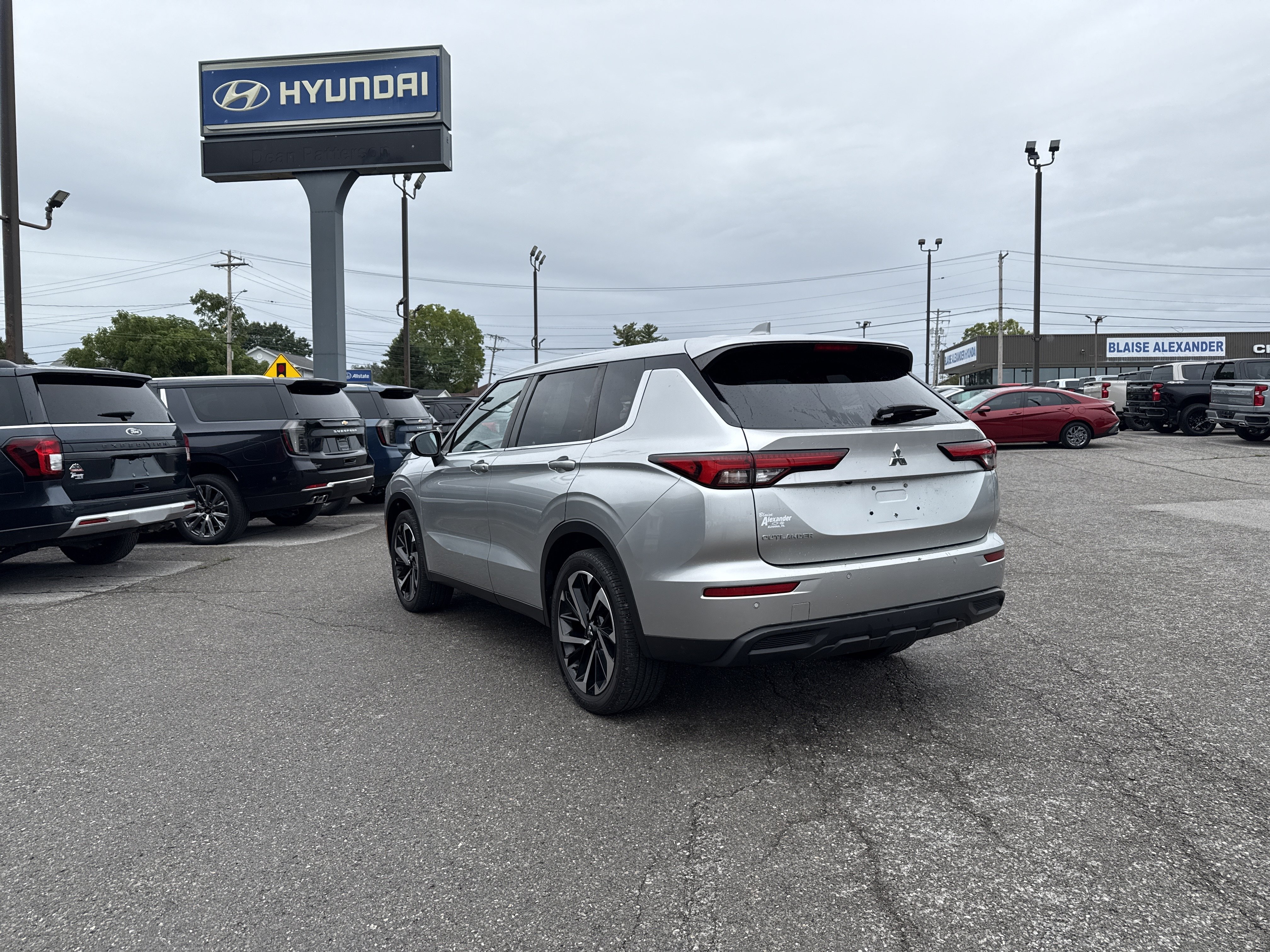 Used 2022 Mitsubishi Outlander ES AWD/4WD image 5