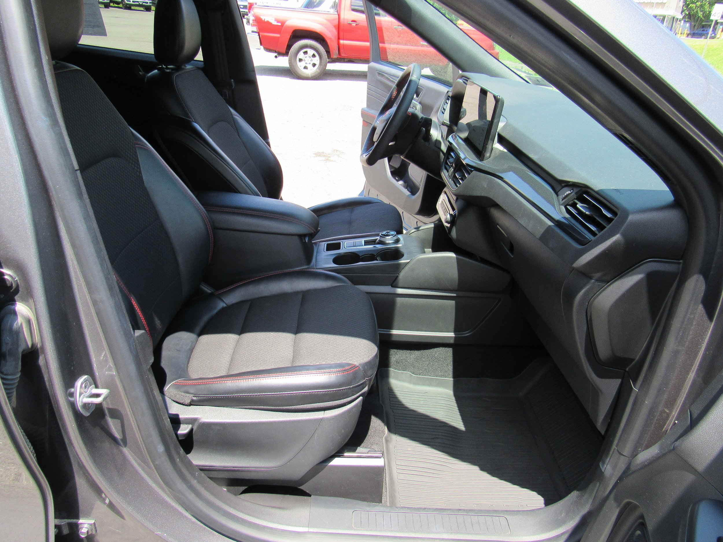 Used 2024 Ford Escape ST-Line w/ Tech Pack #1 AWD/4WD image 36