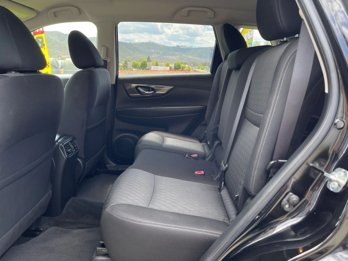Used 2020 Nissan Rogue SV FWD image 19