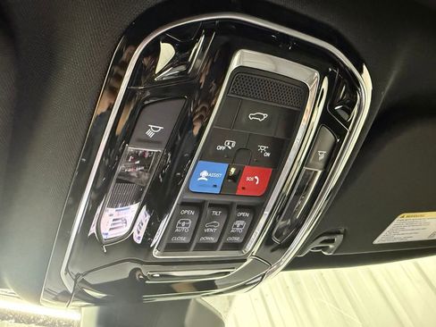 Used 2026 Jeep Grand Wagoneer Summit w/ Rear Seat Video Group I AWD/4WD image 27