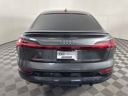 Used 2024 Audi Q8 e-tron Premium Plus image 5
