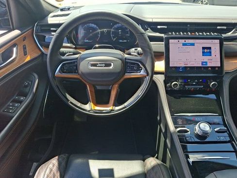 Used 2025 Jeep Grand Cherokee L Summit AWD/4WD image 11