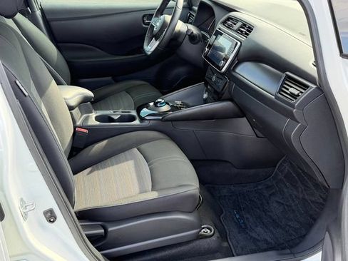 Certified 2025 Nissan Leaf SV Plus FWD image 25