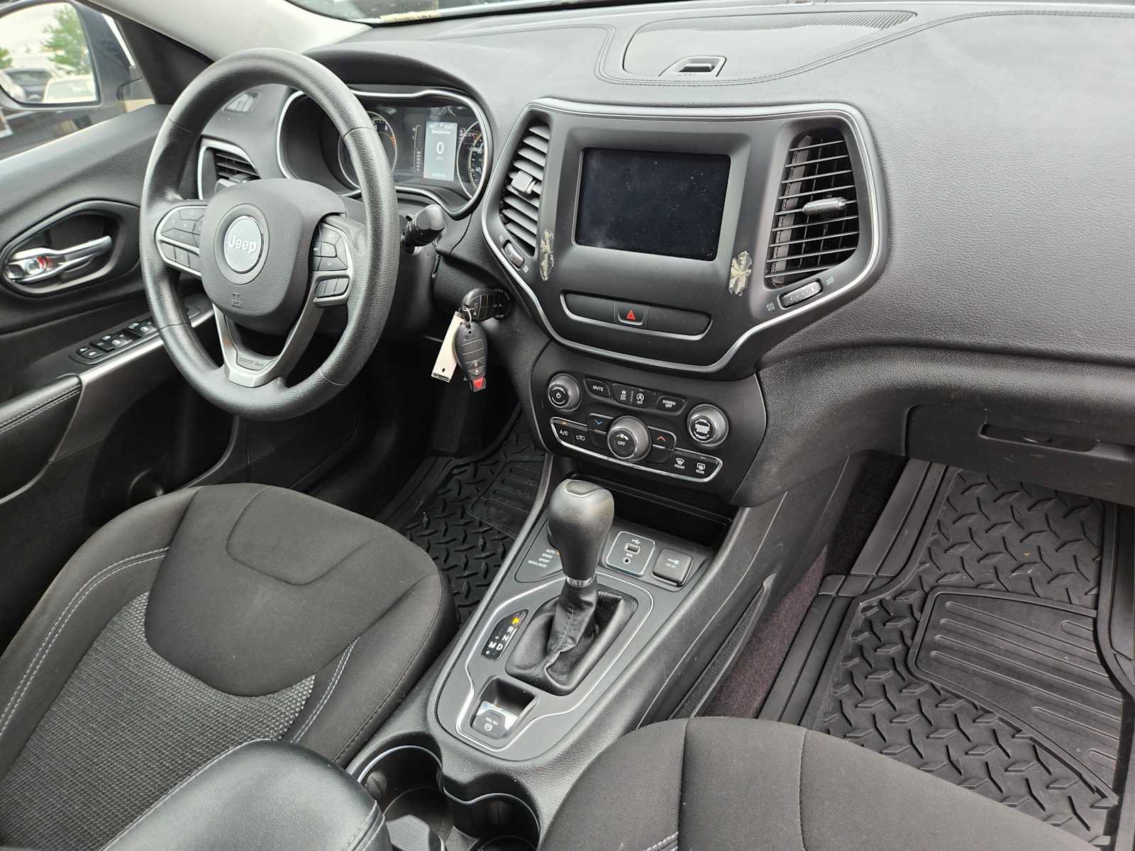 Used 2019 Jeep Cherokee Latitude w/ Popular Appearance Group AWD/4WD image 11