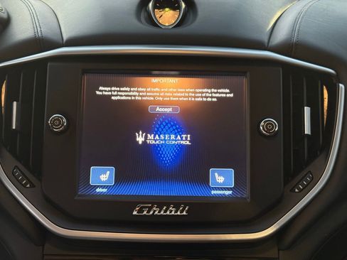 Used 2015 Maserati Ghibli RWD image 21
