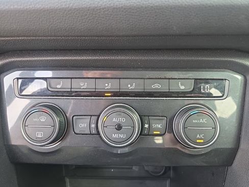 Used 2021 Volkswagen Tiguan SE w/ Panoramic Sunroof Package FWD image 25