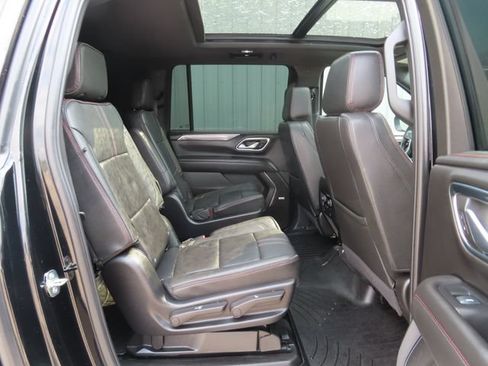 Used 2024 Chevrolet Suburban RST w/ Luxury Package AWD/4WD image 30