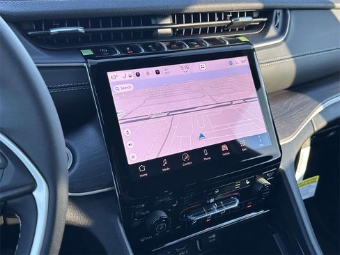 New 2025 Jeep Grand Cherokee Limited image 14