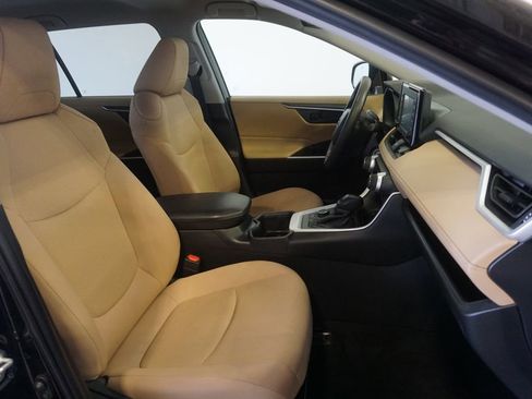 Used 2022 Toyota RAV4 LE AWD/4WD image 22