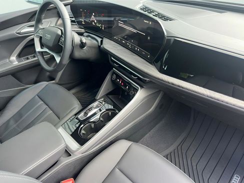 Certified 2025 Audi Q5 Premium w/ Convenience Package AWD/4WD image 12