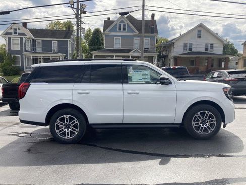 New 2025 Ford Expedition Active image 4