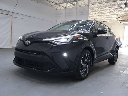 Used 2022 Toyota C-HR Limited FWD image 3