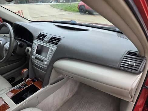 Used 2011 Toyota Camry XLE w/ SE/XLE Extra-Value Pkg FWD image 10