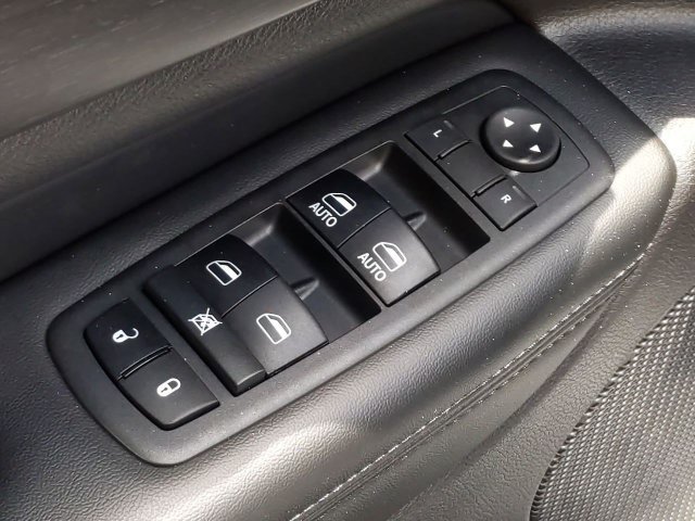 Certified 2018 Jeep Grand Cherokee Laredo RWD image 14