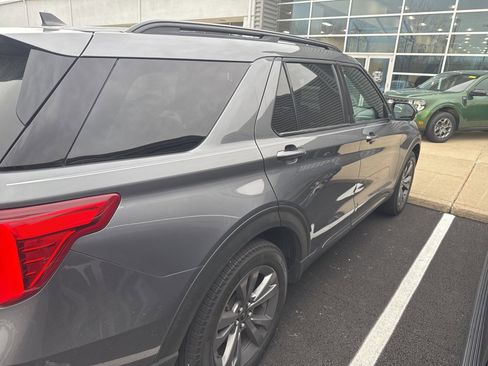 Used 2022 Ford Explorer XLT w/ Equipment Group 202A image 6