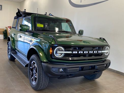 New 2025 Ford Bronco Outer Banks image 3