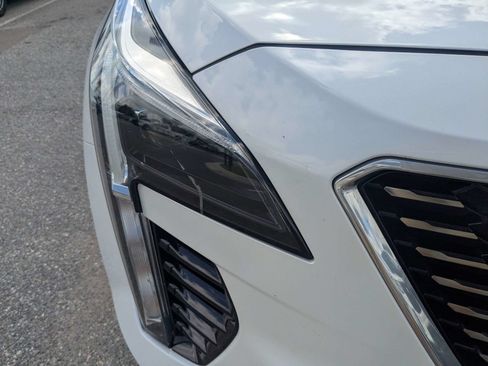 Used 2023 Cadillac XT4 Luxury w/ Cold Weather Package FWD image 10