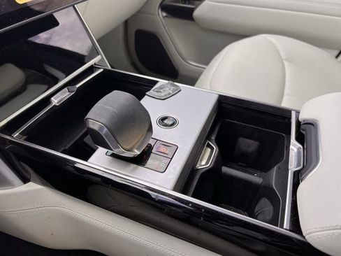 Used 2025 Land Rover Range Rover Long Wheelbase Autobiography image 17